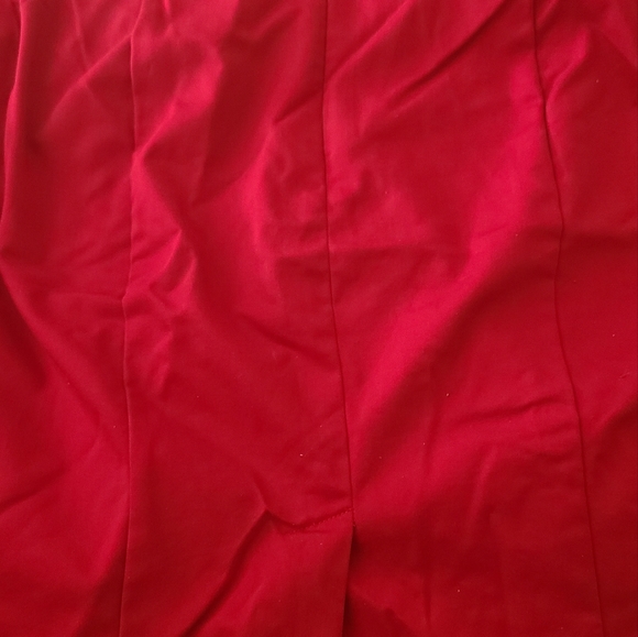 A nice red size 14 skirt. - Picture 2 of 8